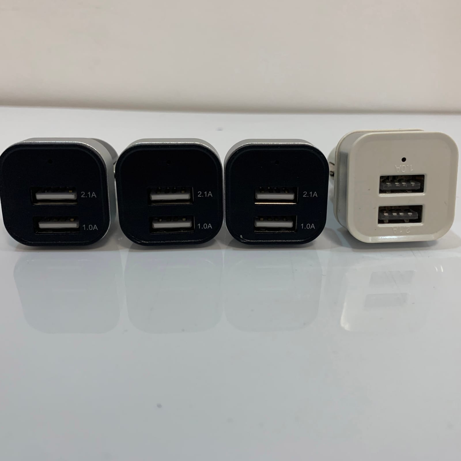 Быстрое автомобильное зарядное устройство с двойным USB-разъемом и логотипом, универсальный мини-USB-разъем, автомобильный адаптер для зарядки телефона для iPhone, мобильного телефона, планшета, GPS - 1