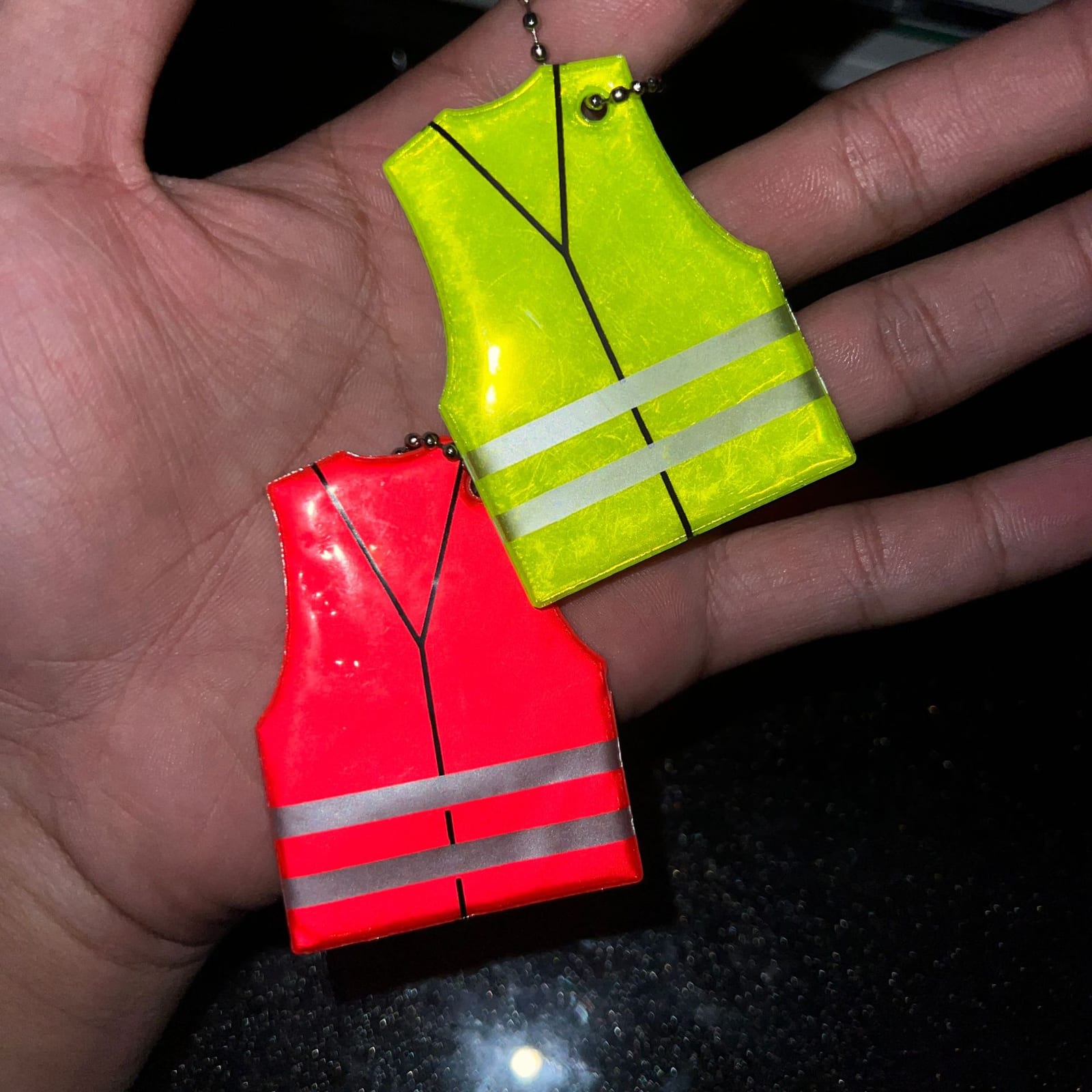 Custom logo PVC reflective pendant vest DIY customizable logo size custom color high brightness keychain pendant - 1