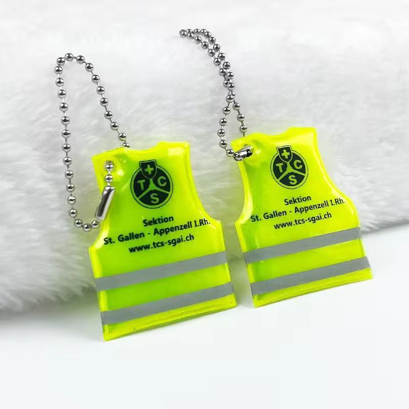 Custom logo PVC reflective pendant vest DIY customizable logo size custom color high brightness keychain pendant
